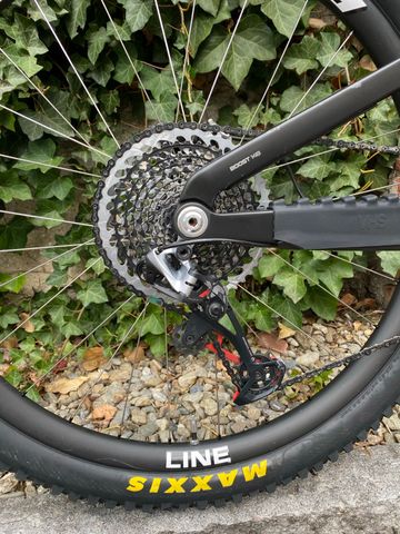 Used Trek Slash SRAM X01 Eagle 2023 Mountainbike, Black — image 2 of 6