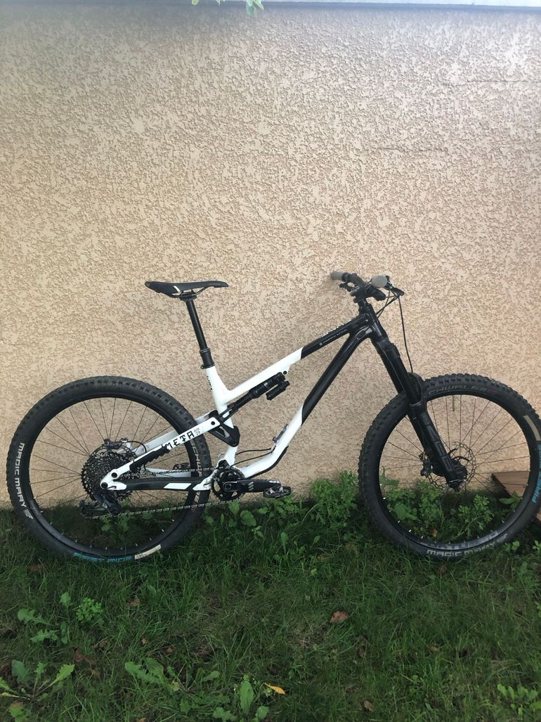 Used Commencal Meta AM 29 2021 Mountainbike, White — image 1 of 5