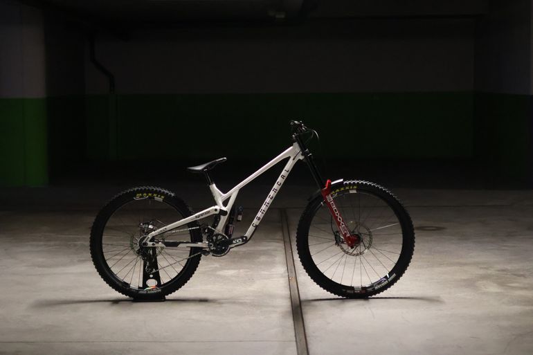 Commencal Supreme DH V5 Whistler 2025