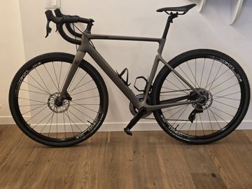 Used Cannondale SuperSix EVO SE 2024 2024 Road & Gravel, Light Gray — image 2 of 7