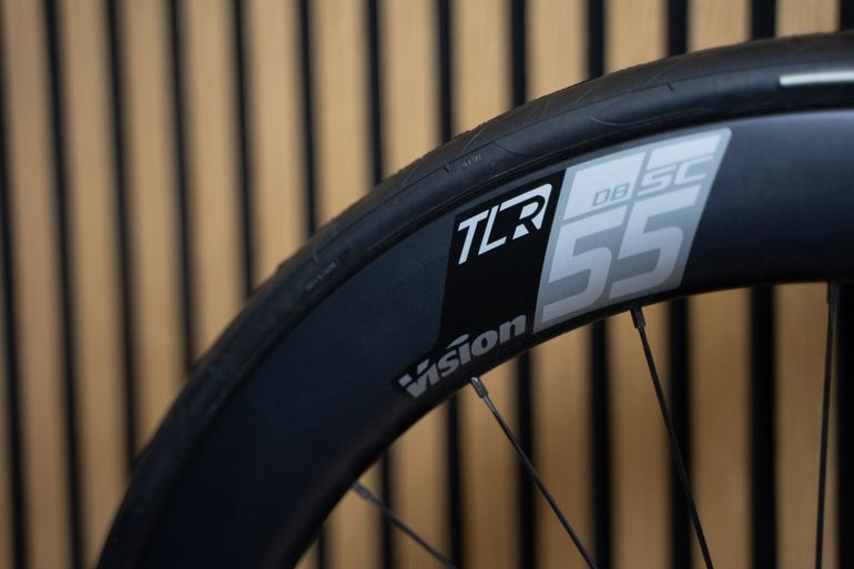 Used BMC Teammachine Shimano 105 Di2 2024 Road & Gravel, Black — image 4 of 6