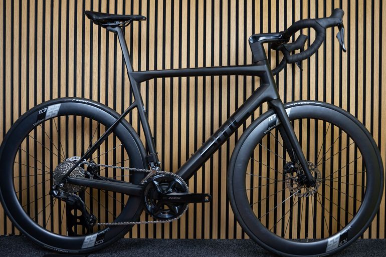 Used BMC Teammachine Shimano 105 Di2 2024 Road & Gravel, Black — image 1 of 6