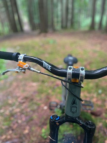 Gebrauchtes Commencal Absolut Custom Build 2025 Mountainbike, Grün — Bild 4 von 5