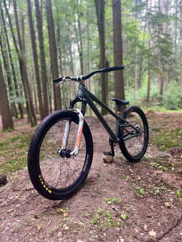 Gebrauchtes Commencal Absolut Custom Build 2025 Mountainbike, Grün — Bild 2 von 5