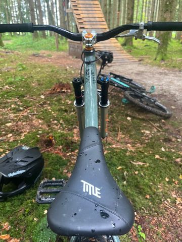 Gebrauchtes Commencal Absolut Custom Build 2025 Mountainbike, Grün — Bild 5 von 5