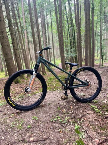 Gebrauchtes Commencal Absolut Custom Build 2025 Mountainbike, Grün — Bild 1 von 5