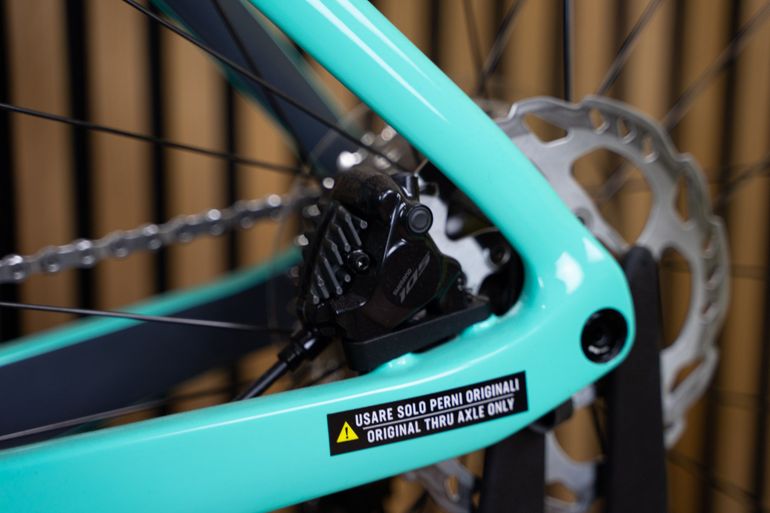 Used Bianchi Oltre Comp 105 Di2 2023 2023 Road & Gravel, Blue — image 11 of 13