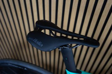 Used Bianchi Oltre Comp 105 Di2 2023 2023 Road & Gravel, Blue — image 7 of 13