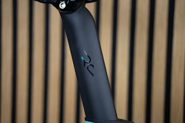 Used Bianchi Oltre Comp 105 Di2 2023 2023 Road & Gravel, Blue — image 9 of 13
