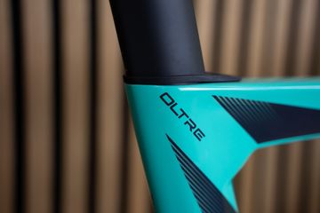 Used Bianchi Oltre Comp 105 Di2 2023 2023 Road & Gravel, Blue — image 6 of 13