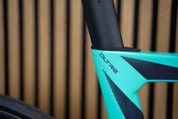 Used Bianchi Oltre Comp 105 Di2 2023 2023 Road & Gravel, Blue — image 8 of 13