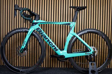 Used Bianchi Oltre Comp 105 Di2 2023 2023 Road & Gravel, Blue — image 2 of 13