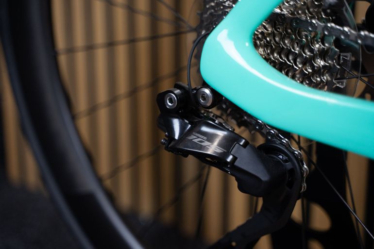 Used Bianchi Oltre Comp 105 Di2 2023 2023 Road & Gravel, Blue — image 4 of 13