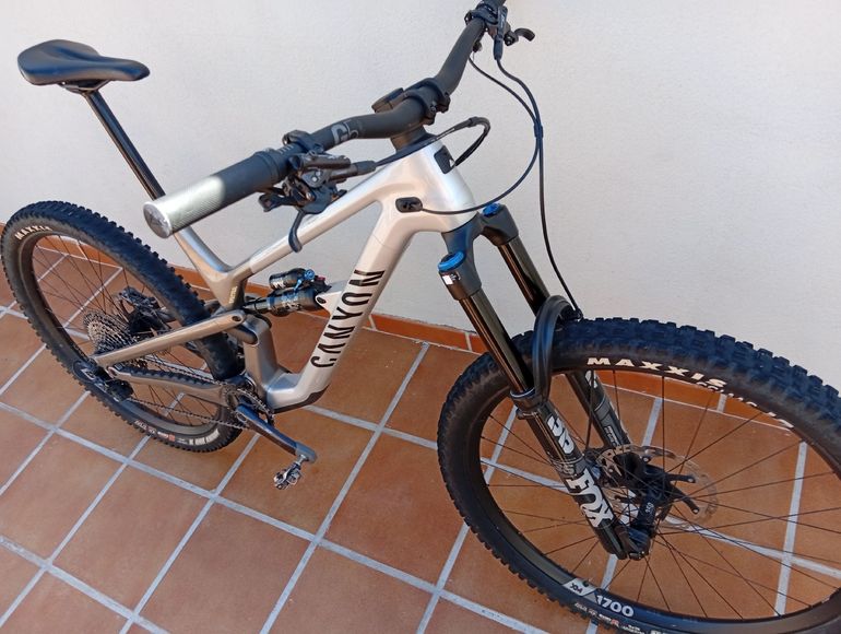 Used Canyon Spectral CF 8 K.I.S. 2023 2023 Mountainbike, Light Gray, 29, 27.5 — image 9 of 15