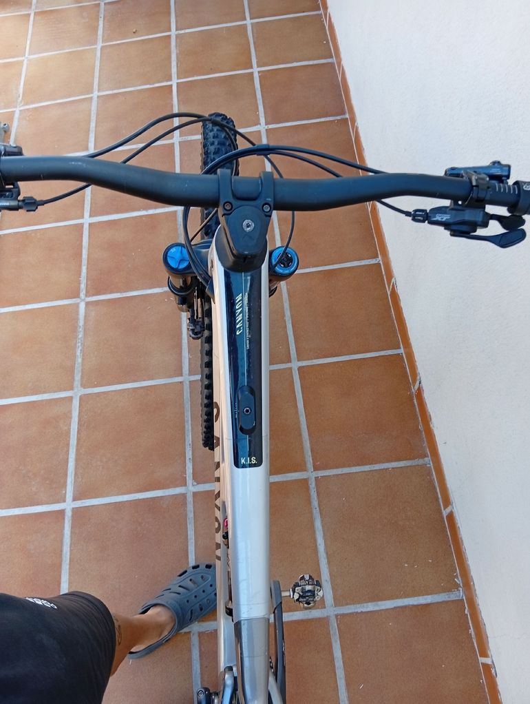 Used Canyon Spectral CF 8 K.I.S. 2023 2023 Mountainbike, Light Gray, 29, 27.5 — image 5 of 15
