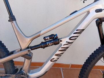 Used Canyon Spectral CF 8 K.I.S. 2023 2023 Mountainbike, Light Gray, 29, 27.5 — image 12 of 15