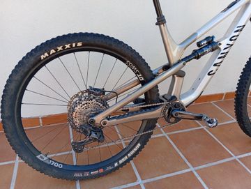 Used Canyon Spectral CF 8 K.I.S. 2023 2023 Mountainbike, Light Gray, 29, 27.5 — image 8 of 15