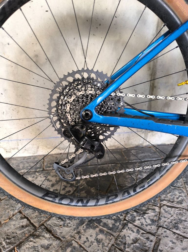 Used Trek Procaliber 9.7 2023 2023 Mountainbike, Blue, 29, 27.5 — image 3 of 6