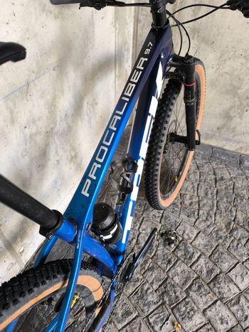Used Trek Procaliber 9.7 2023 2023 Mountainbike, Blue, 29, 27.5 — image 5 of 6