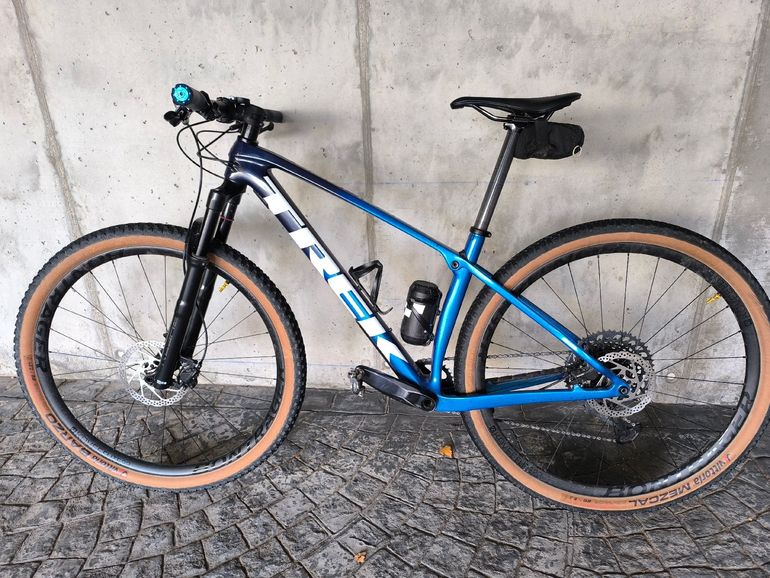 Used Trek Procaliber 9.7 2023 2023 Mountainbike, Blue, 29, 27.5 — image 2 of 6