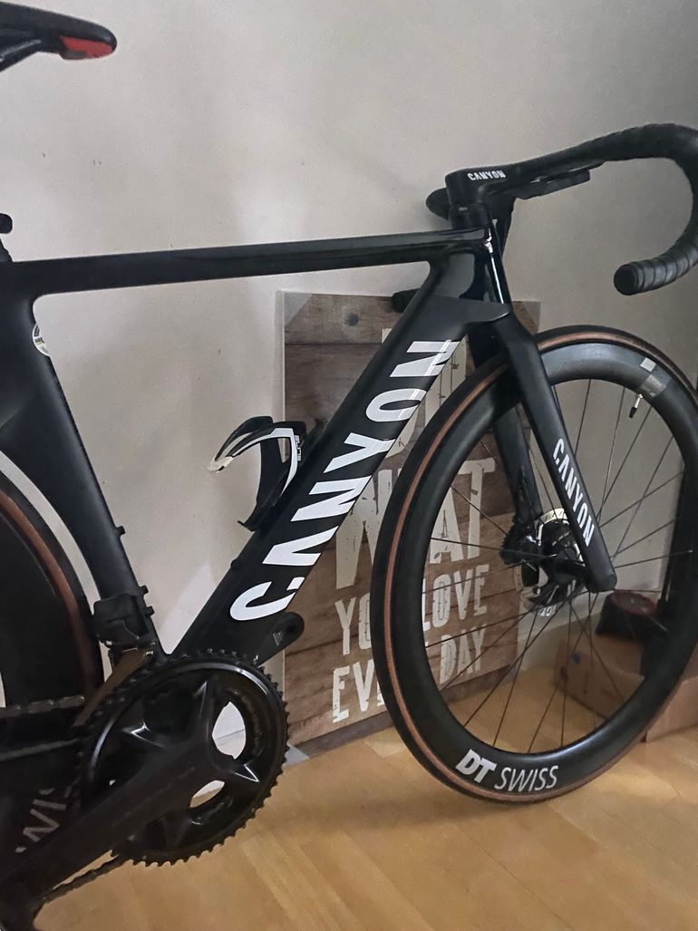 Used Canyon Aeroad CF SLX 8 Disc Di2 2022 2022 Road & Gravel, Black — image 4 of 7