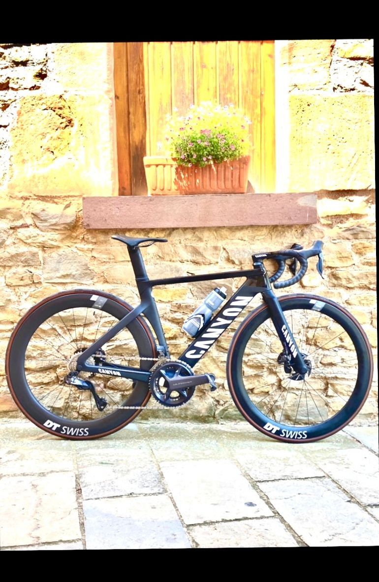 Used Canyon Aeroad CF SLX 8 Disc Di2 2022 2022 Road & Gravel, Black — image 6 of 7