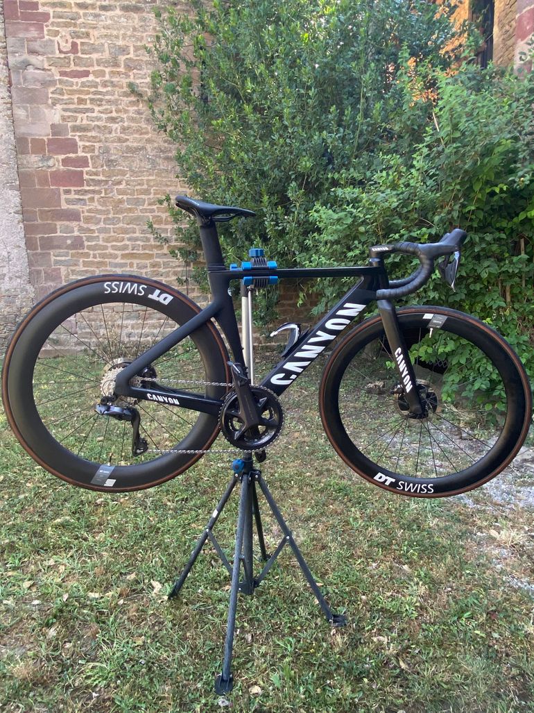 Used Canyon Aeroad CF SLX 8 Disc Di2 2022 2022 Road & Gravel, Black — image 5 of 7