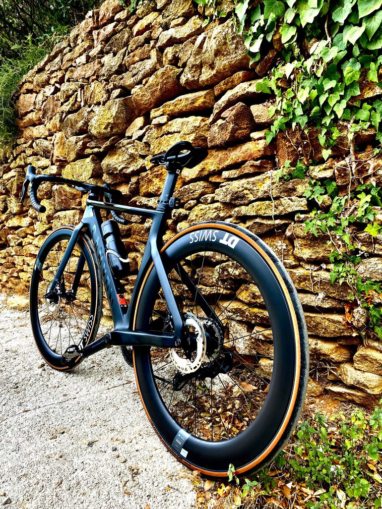 Used Canyon Aeroad CF SLX 8 Disc Di2 2022 2022 Road & Gravel, Black — image 2 of 7