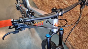 Used Pivot Firebird Shimano Deore XT 2024 Mountainbike, Light Gray — image 5 of 6