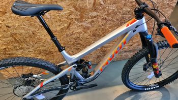 Used Pivot Firebird Shimano Deore XT 2024 Mountainbike, Light Gray — image 4 of 6
