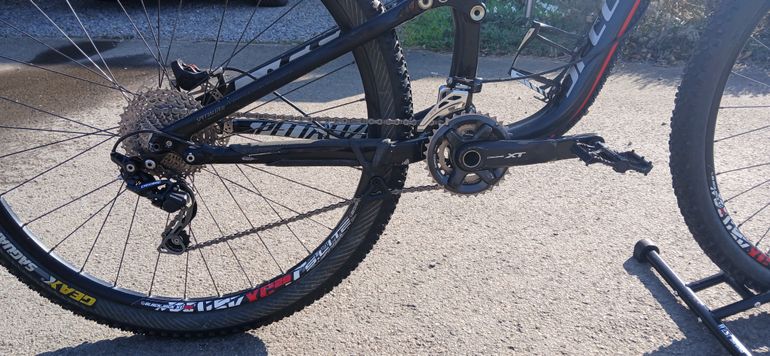 Used Specialized Stumpjumper Shimano Deore XT 2012 Mountainbike, Black — image 4 of 26