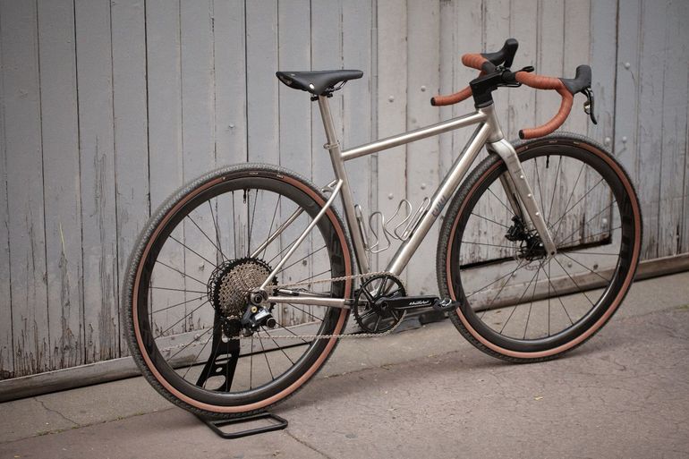 Used Titan Racing Bikes Raave CYKL 2024 Road & Gravel, Light Gray — image 2 of 3