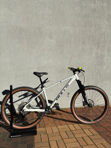 Used BULLS Duro 29 2023 2023 Mountainbike, Light Gray, 29 — image 1 of 11