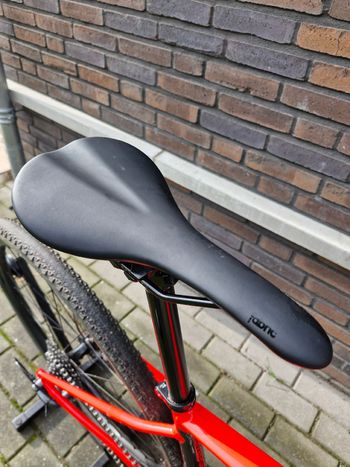 Used Specialized Diverge E5 2023 2023 Road & Gravel, Red — image 8 of 15