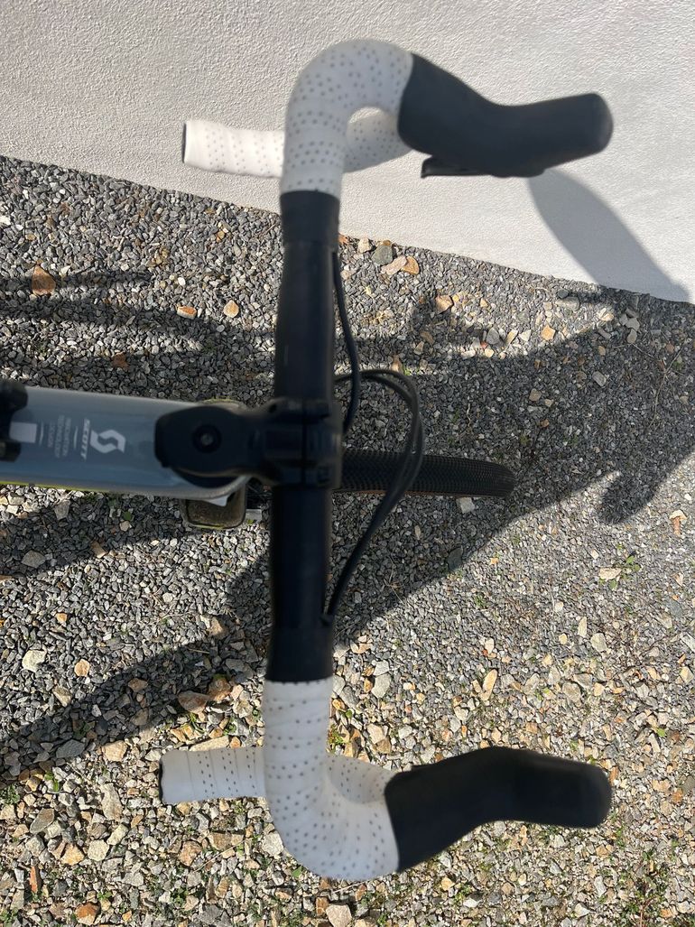 Used Scott Addict SRAM Force 2018 Road & Gravel, White — image 11 of 17