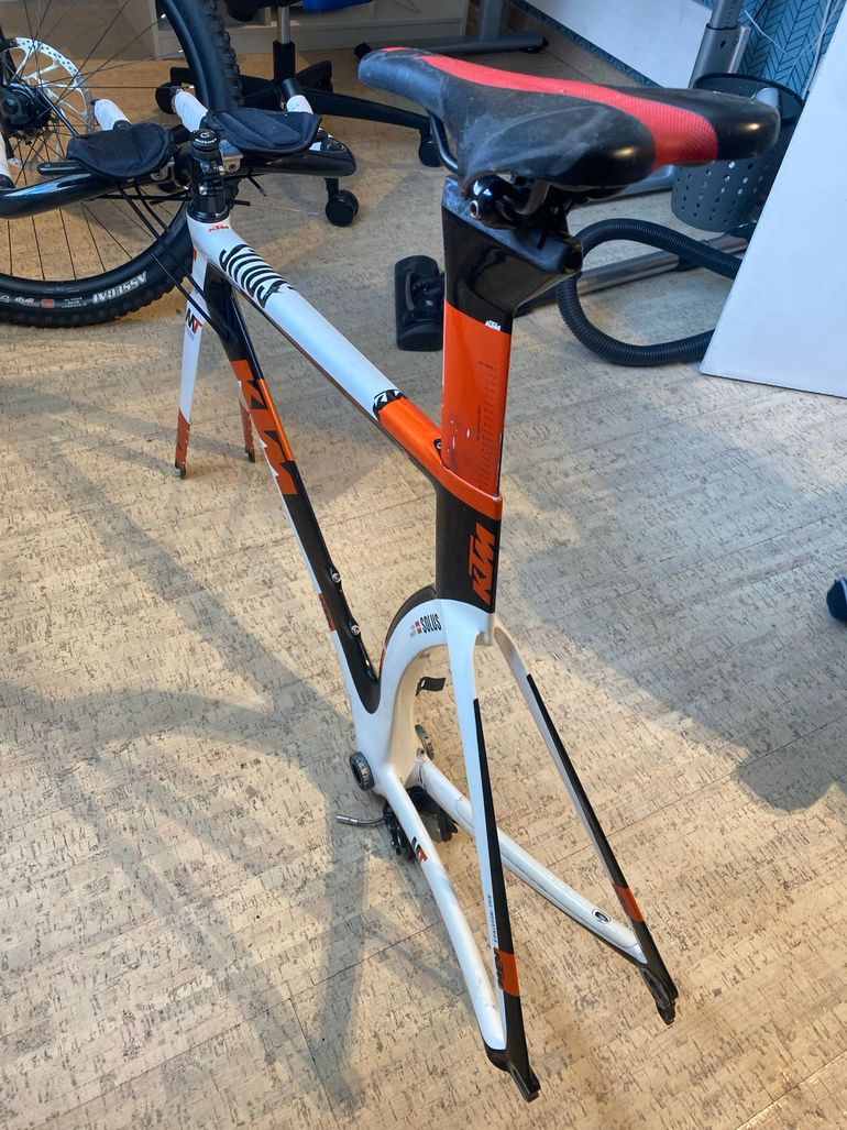 Used KTM SOLUS MASTER 2015 2015 Road & Gravel, White — image 3 of 9