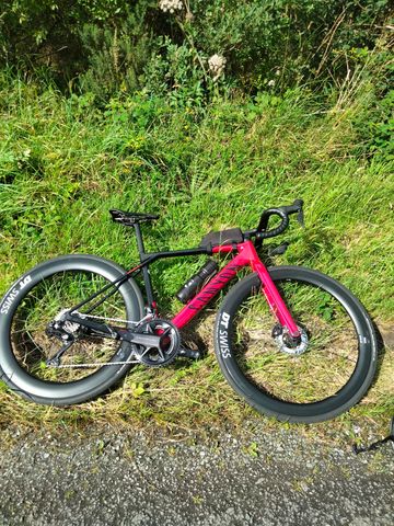 Used Canyon Ultimate CF SL 8 Aero 2023 2023 Road & Gravel, Red — image 2 of 3