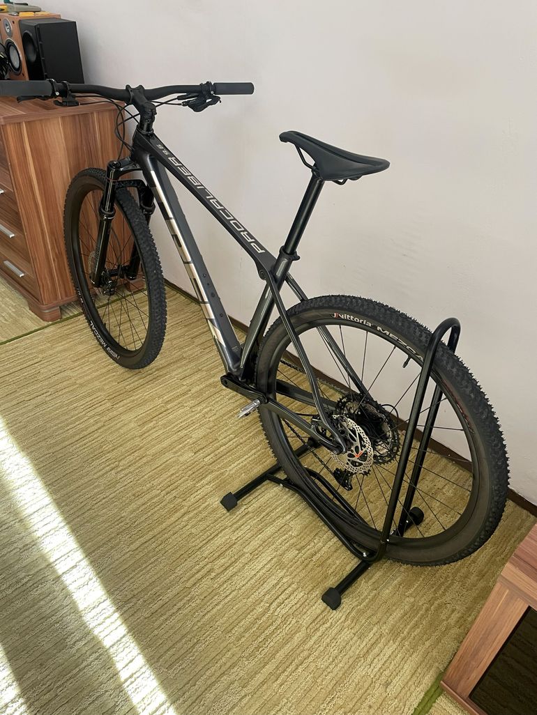 Used Trek 9.6 2025 Mountainbike, Light Gray — image 4 of 5