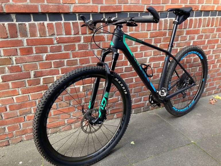 Used Canyon Exceed CF SL 7.0 2020 2020 Mountainbike, Black, 29 — image 1 of 8