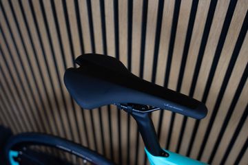 Used Bianchi Oltre Race 105 2023 2023 Road & Gravel, Blue — image 9 of 10