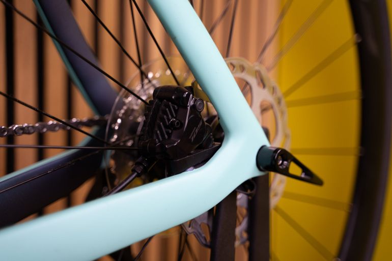 Used Bianchi Oltre Race 105 2023 2023 Road & Gravel, Blue — image 6 of 10