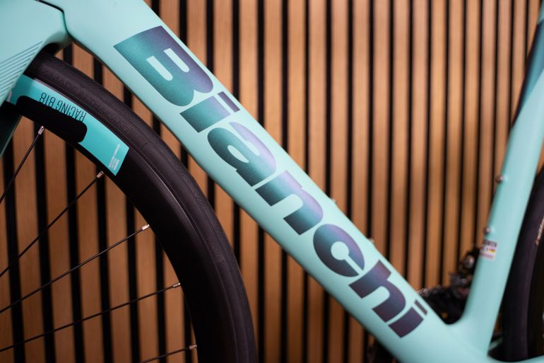 Used Bianchi Oltre Race 105 2023 2023 Road & Gravel, Blue — image 5 of 10