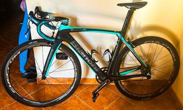 Used Bianchi Oltre XR.4 Super Record EPS 2017 2017 Road & Gravel, Green — image 2 of 8