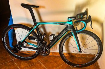 Used Bianchi Oltre XR.4 Super Record EPS 2017 2017 Road & Gravel