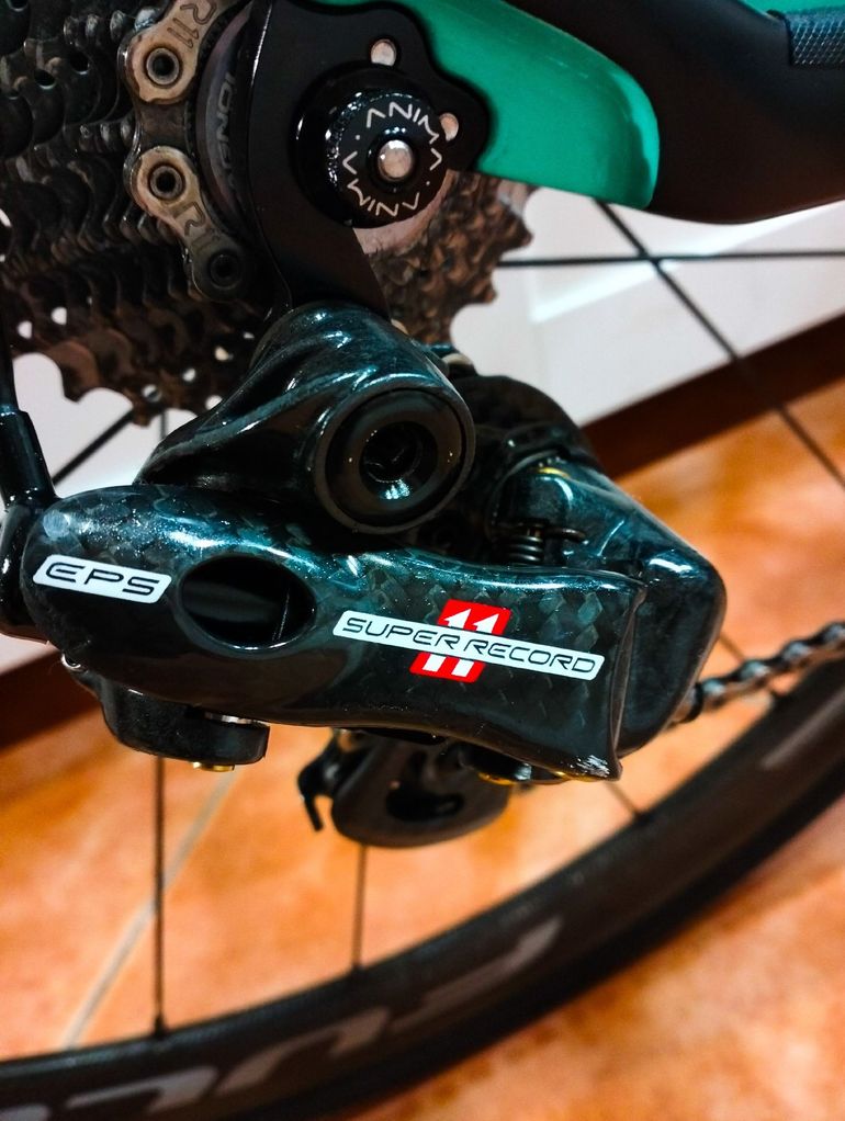Used Bianchi Oltre XR.4 Super Record EPS 2017 2017 Road & Gravel, Green — image 5 of 8