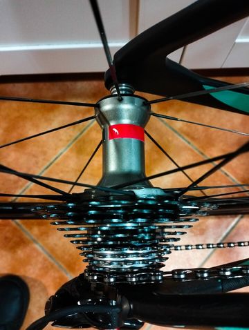 Used Bianchi Oltre XR.4 Super Record EPS 2017 2017 Road & Gravel, Green — image 4 of 8