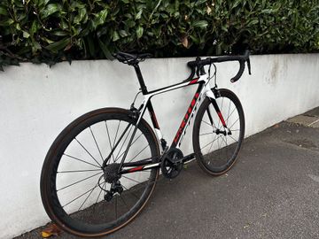 Used Scott Addict 30 2017 2017 Road & Gravel, White — image 3 of 3