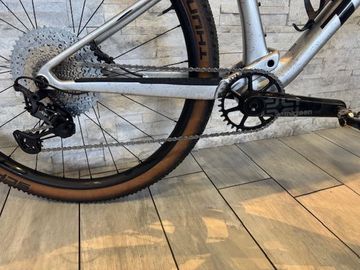 Used Trek SLR 9.8 2024 Mountainbike, Light Gray — image 5 of 5