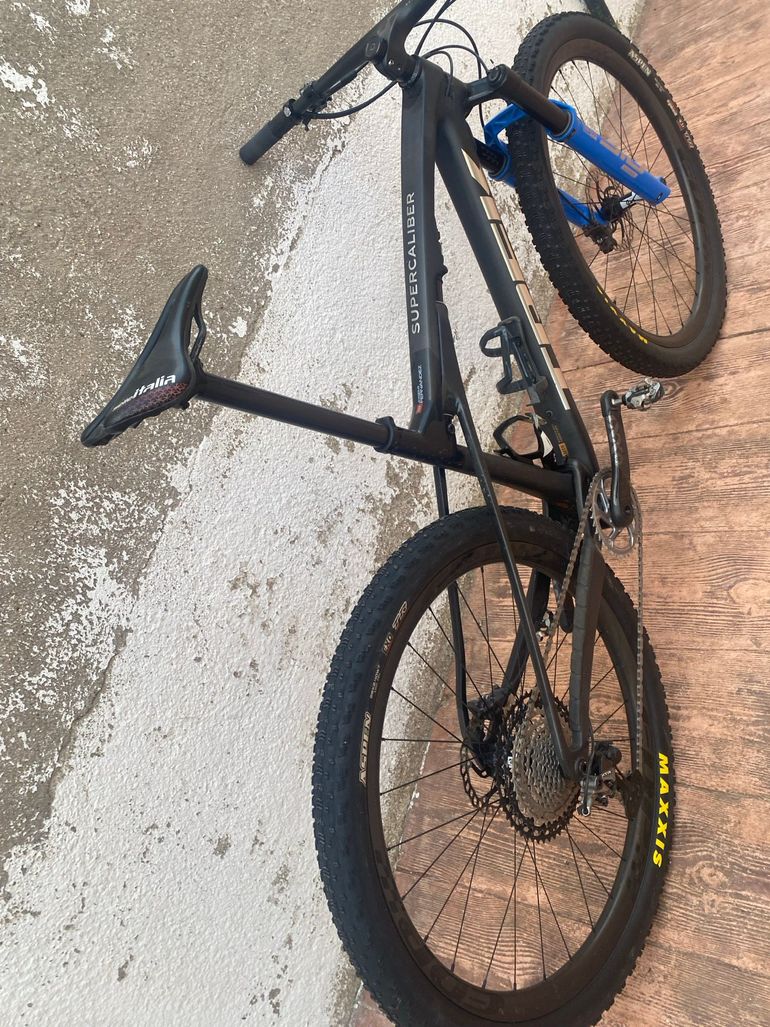 Used Trek Supercaliber Shimano XTR 2023 Mountainbike, Black — image 4 of 5