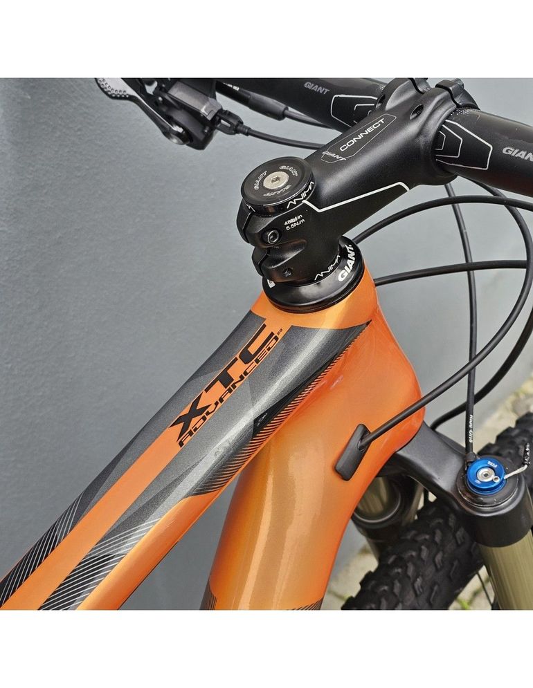 Used Giant XtC Advanced 2022 Mountainbike, Orange — image 8 of 11